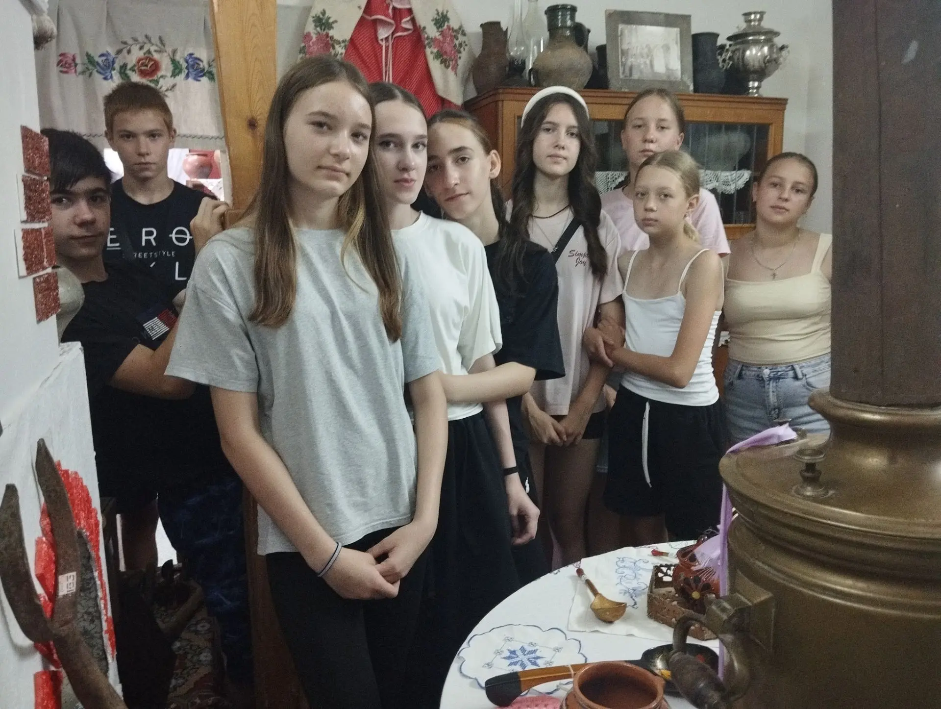 Воспитанники  лагеря «Факел» сегодня  посетили  Киквидзенский районный краеведческий музей. Мы прове