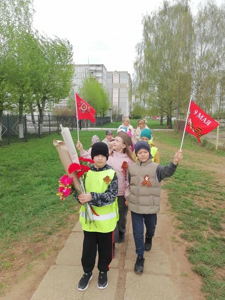 Есть слава, которой не будет забвенья...
Есть память, которой не будет конца!
Каждый год в преддвери