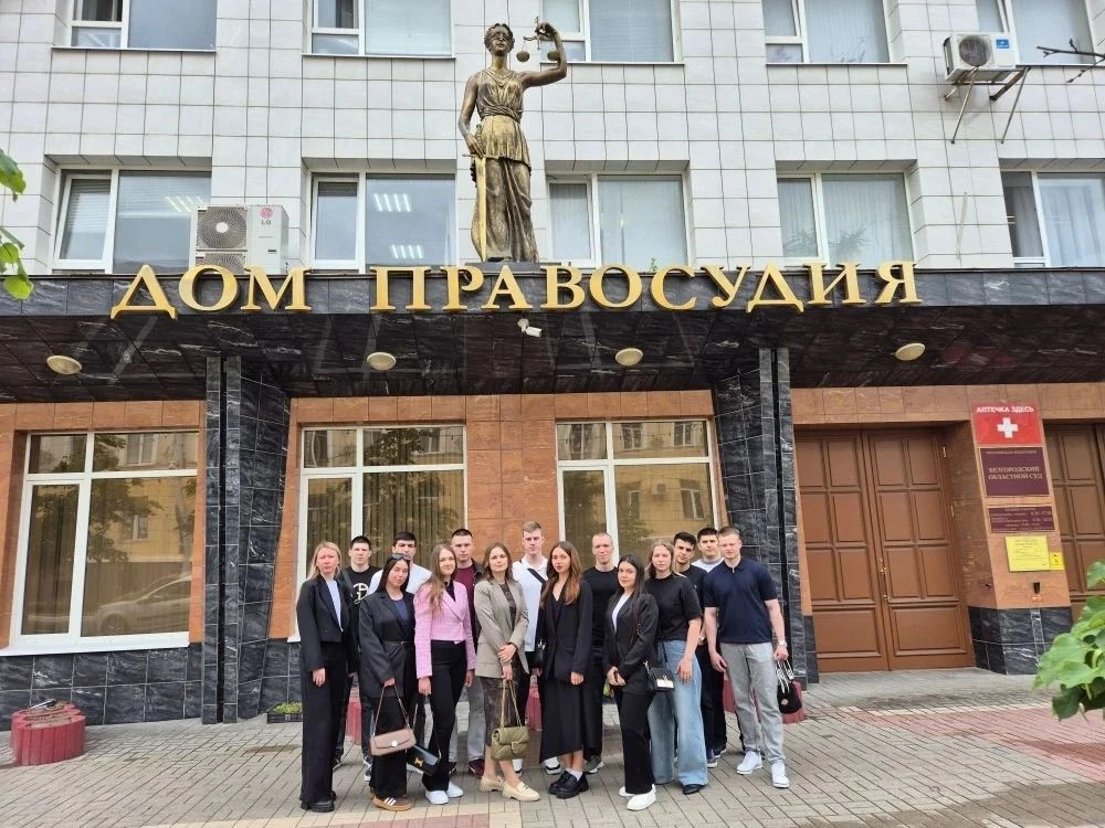 На один день учебной аудиторией для курсантов стал зал судебных заседаний