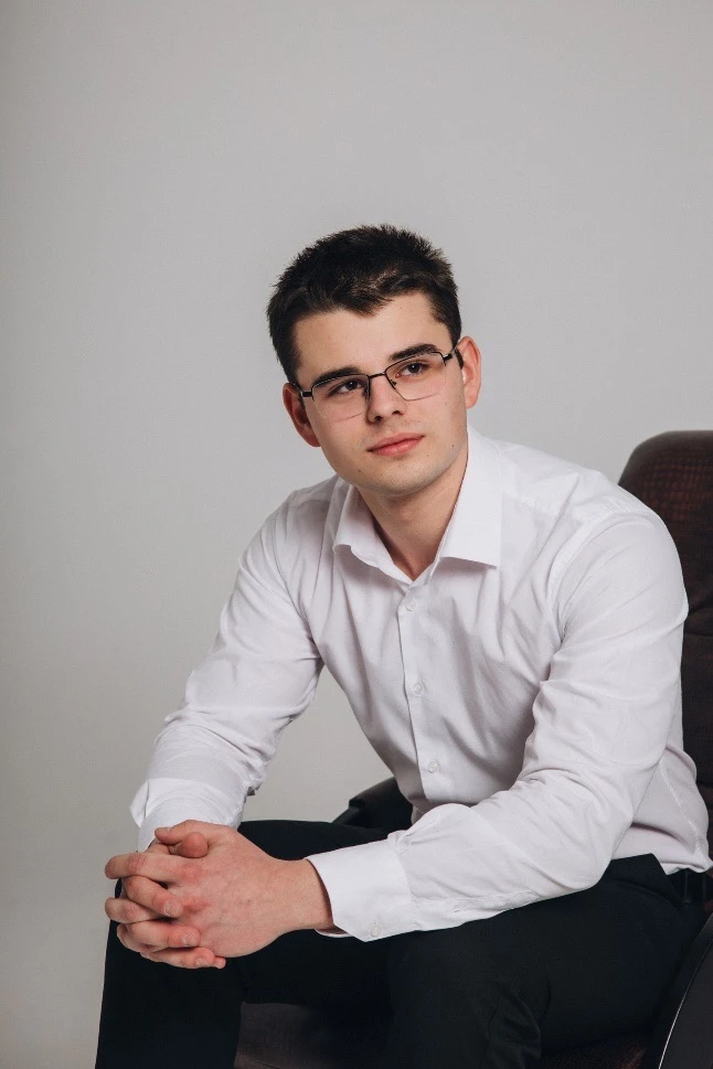 Литовченко Константин выпускник МКОУ «Гимназия №1 г. Майского» - 86 баллов по русскому языку. Костя 