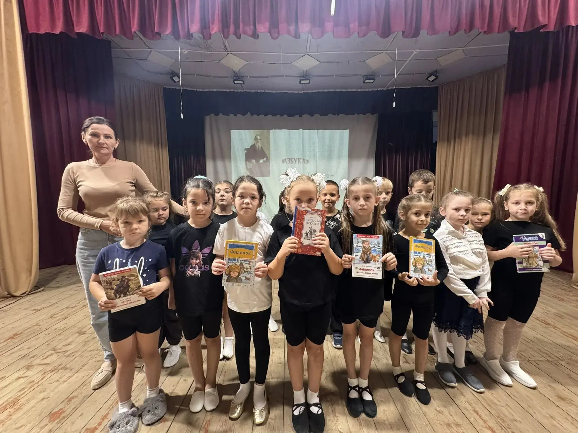09 сентября 2026 года в культурно-досуговом центре состоялся литературный час «Писатель...