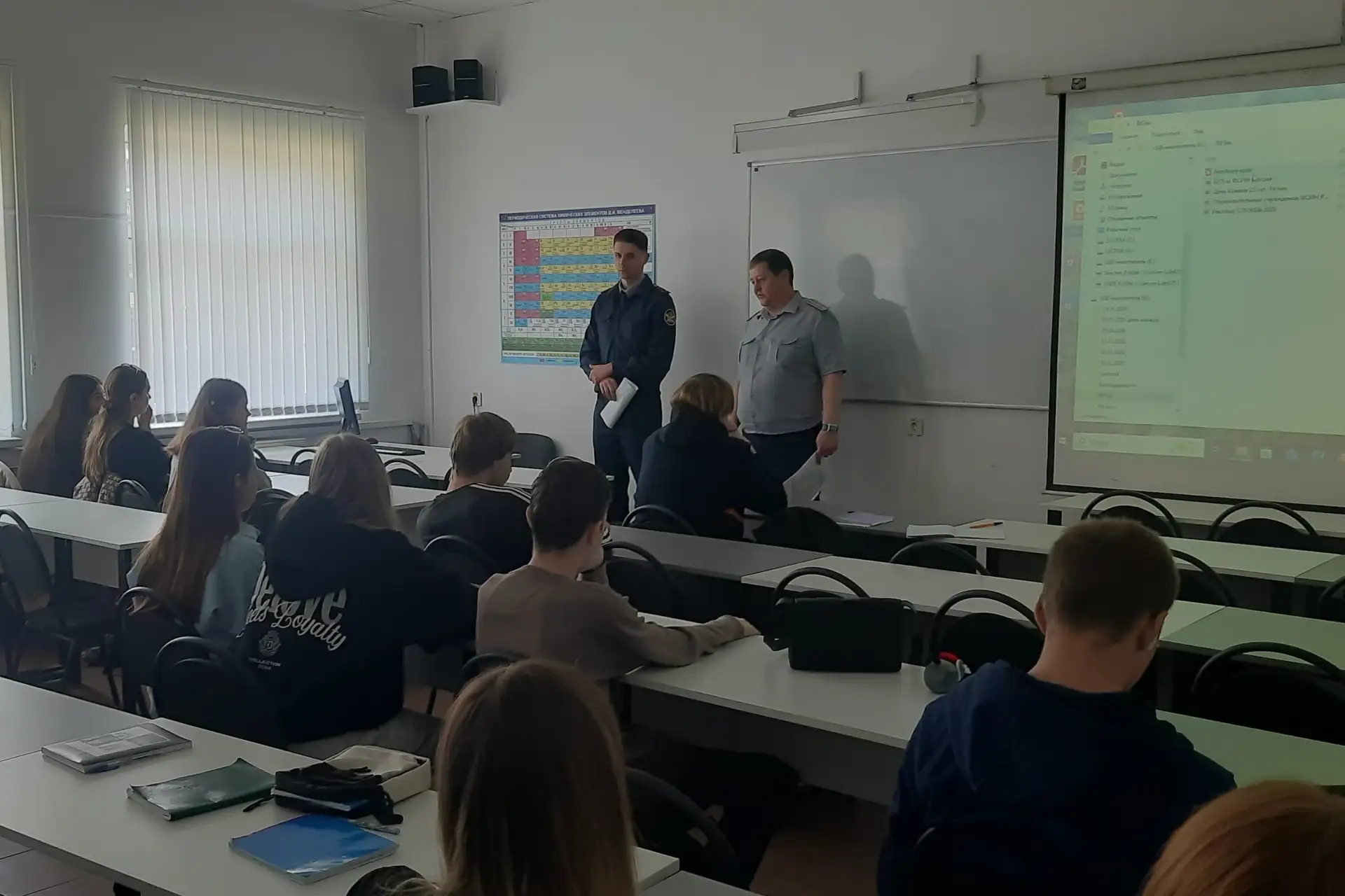 Сотрудники УФСИН рассказали выпускникам о службе в уголовно-исполнительной системе
