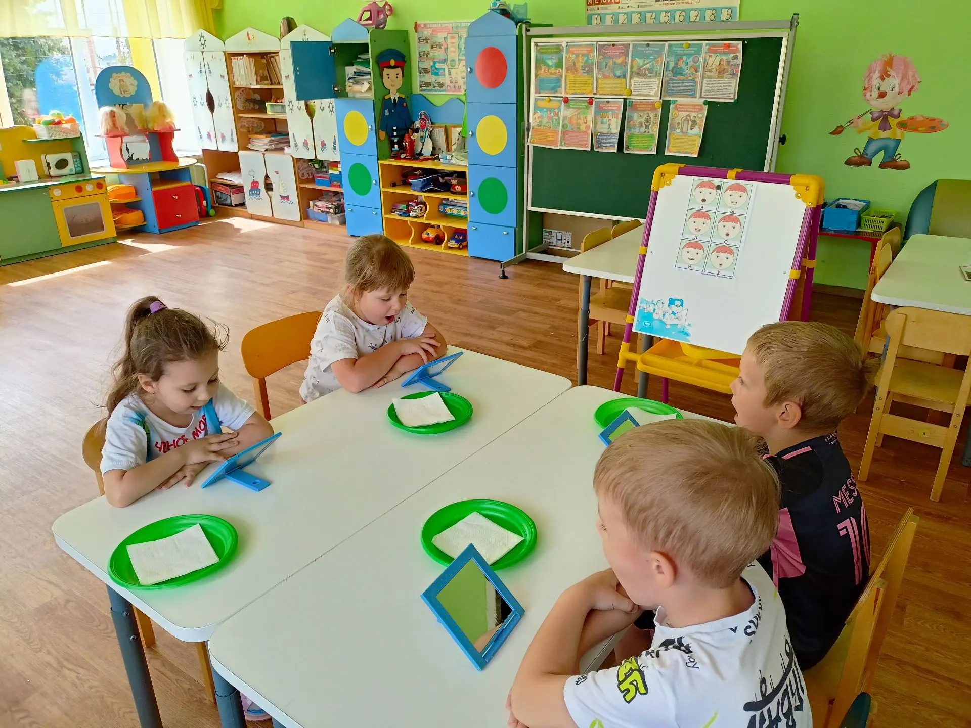 Лето — не повод ставить развитие речи на паузу. Наоборот, тёплая погода, природа, новые впечатления 