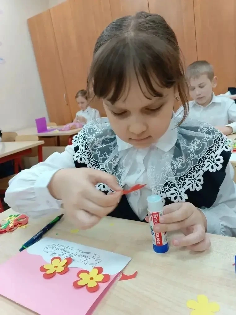 🌸В  нашей школе прошли замечательные классные часы , посвящённый Международному женскому дню.  ☀️Реб