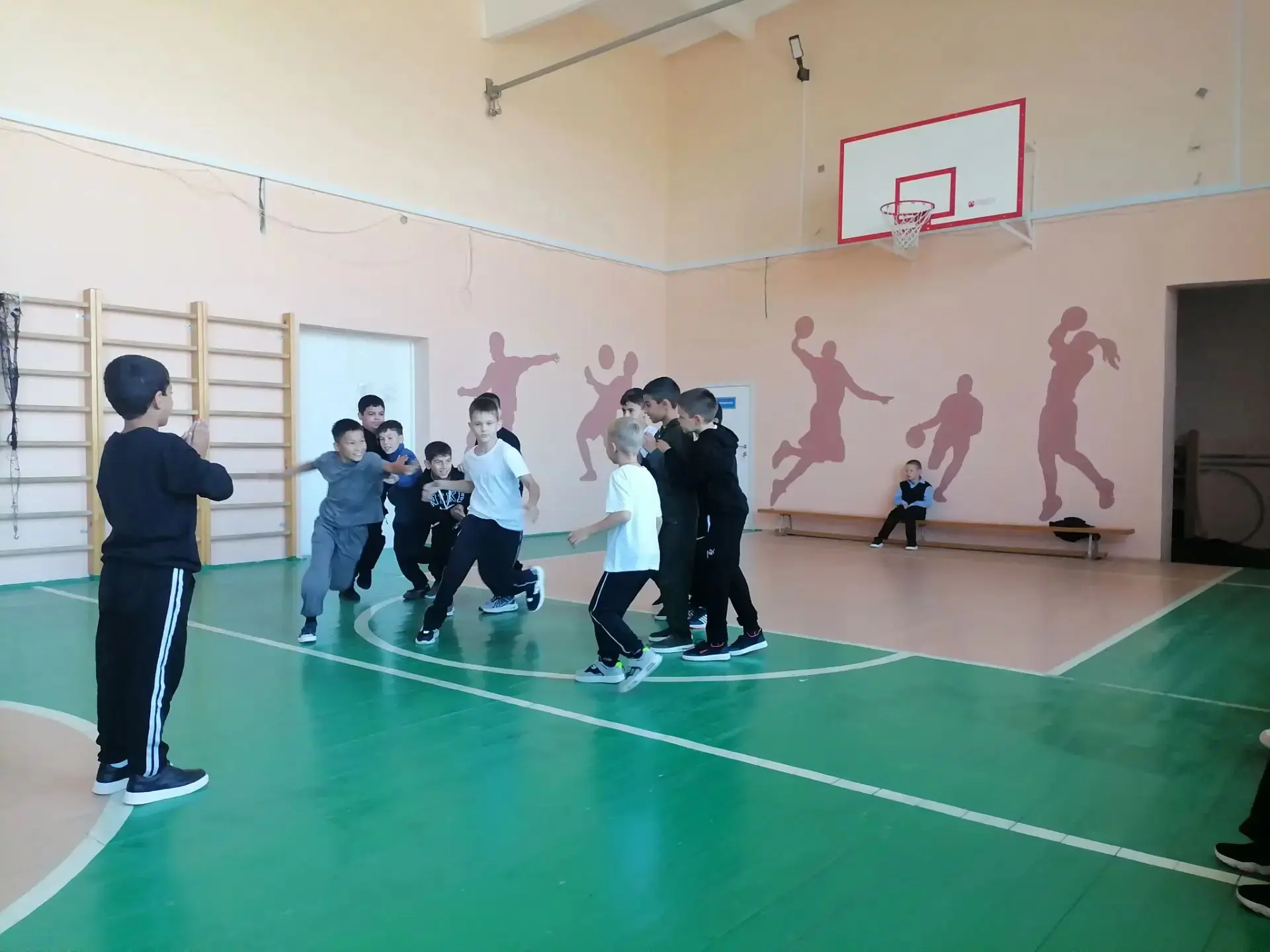 Сохраняя традиции: в начальной школе прошли «Игры народов России»