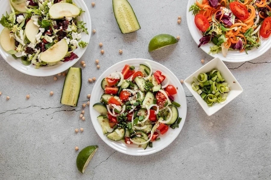 🥗 Летние салаты — быстро, вкусно и полезно! 

Друзья, в жаркую погоду особенно хочется легких и осв