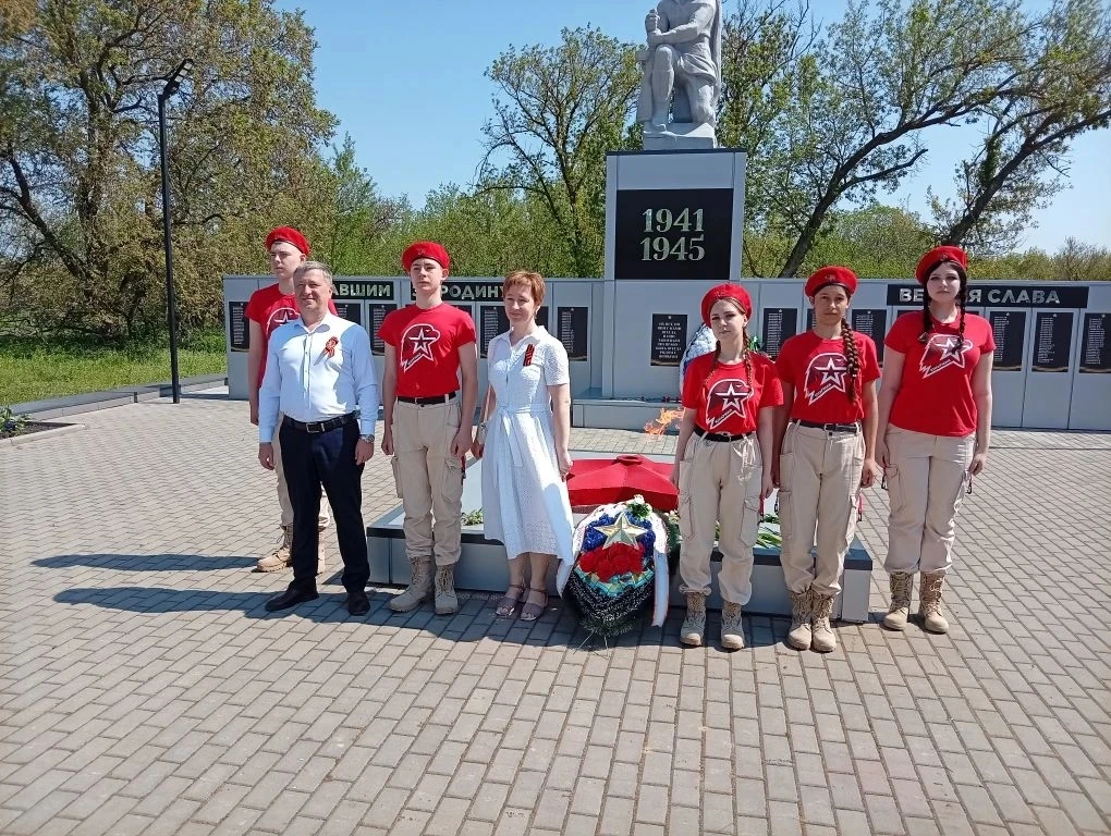 🇷🇺 Герои живут в нашей памяти!