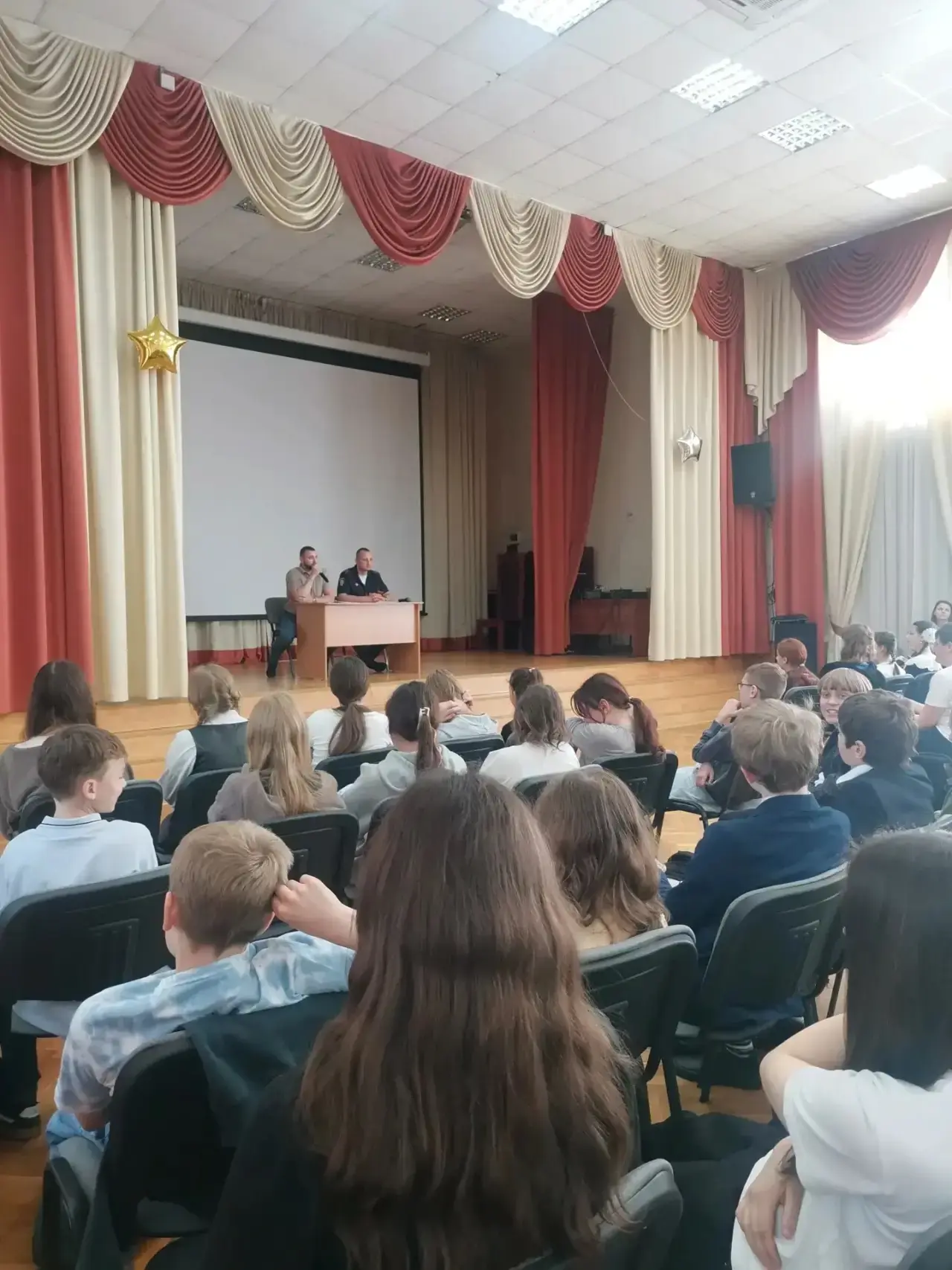 О важном — простыми словами 💡  📚5 мая в Школе 878 прошла профилактическая встреча для учеников 6 и 7