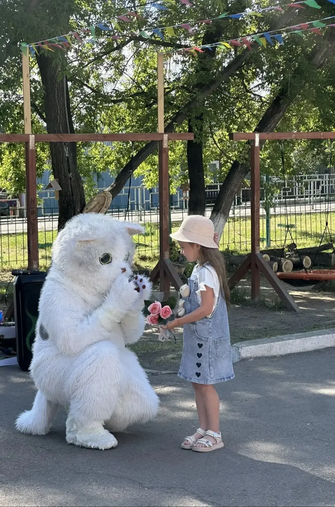 ✨ Сегодня на нашей летней площадке особенный, праздничный день! 🥳☀️🍰

Утро началось с громких апло