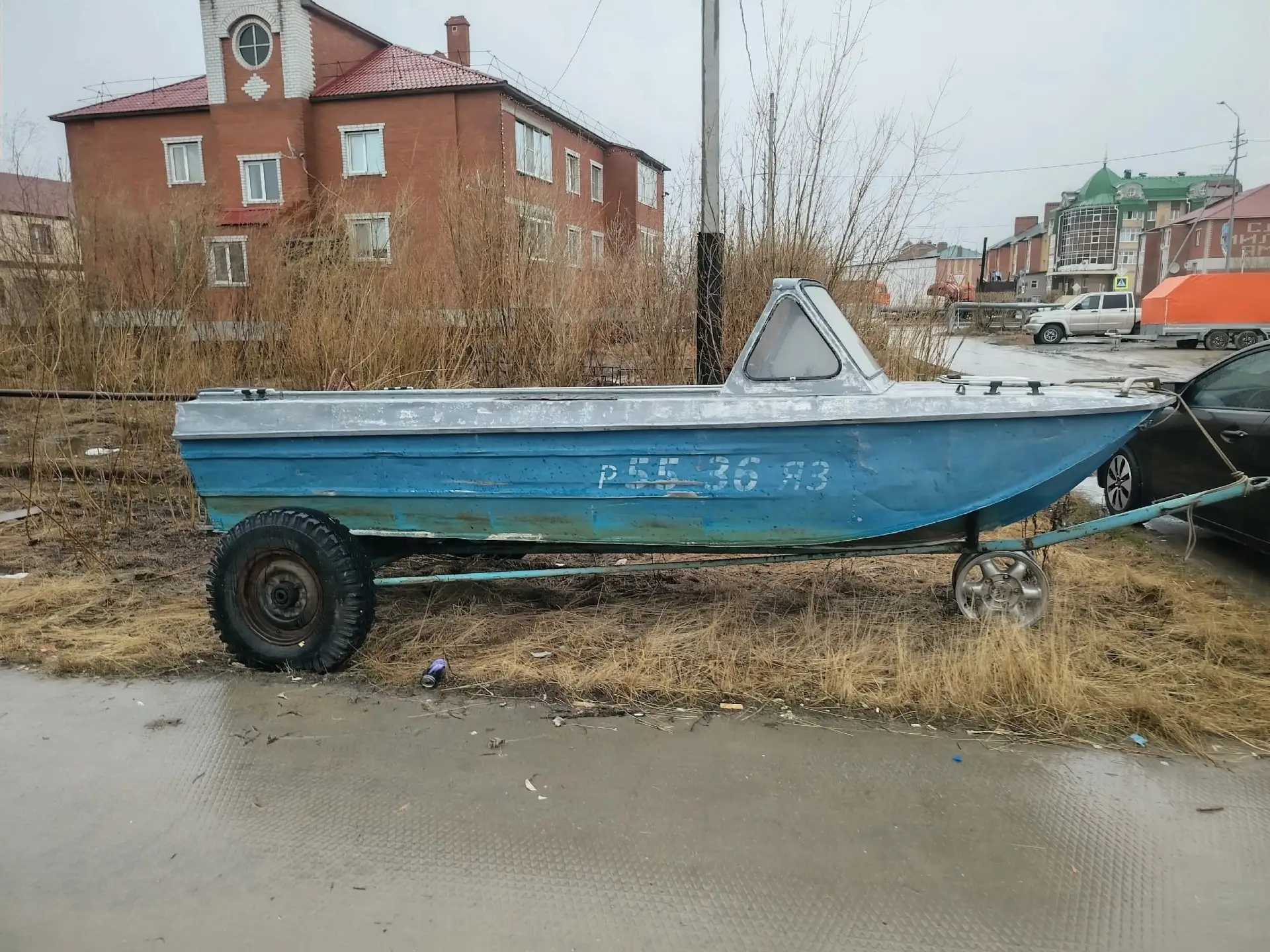 Продается моторная лодка Сарепта с лодочным мотором Ямаха 55, 400т.рублей торг уместен,...