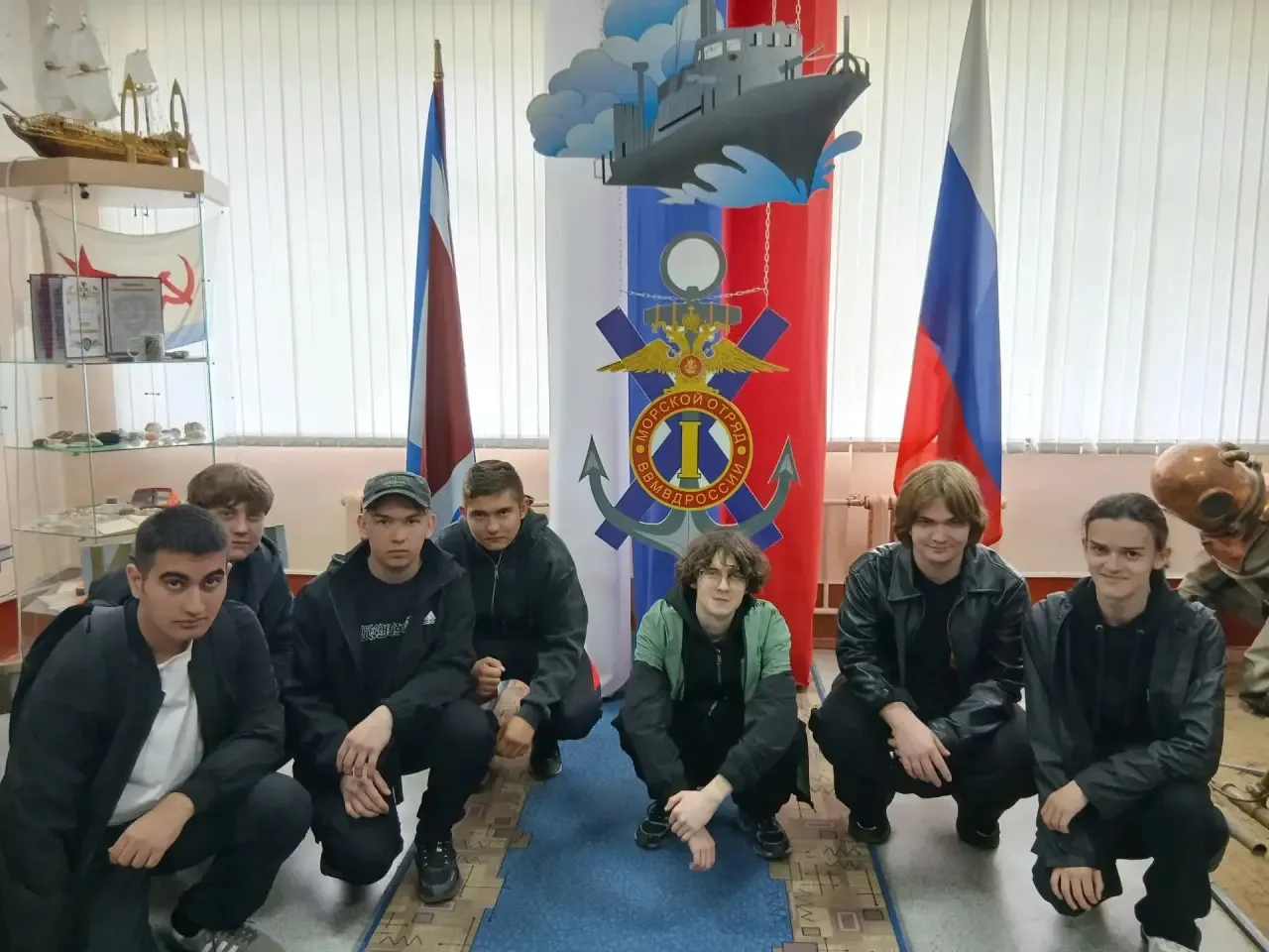 Десятиклассники погрузились в будни Нацгвардии 🛡️

🇷🇺 В рамках учебных военных сборов юноши 10 кл