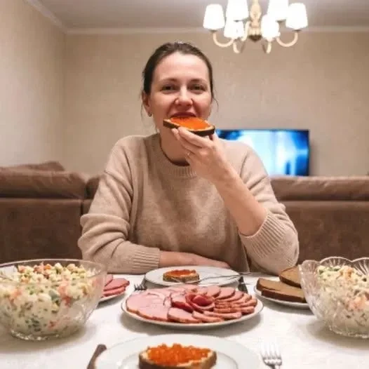 Свекровь подняла тост за «лентяйку-невестку». За две минуты до курантов я вызвала им та...