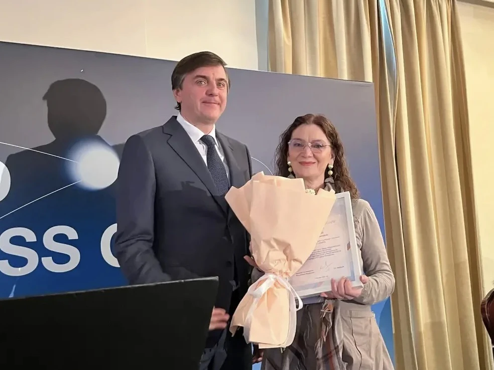 ⚡️Министр просвещения Сергей Кравцов наградил костромского педагога Надежду Пигалеву