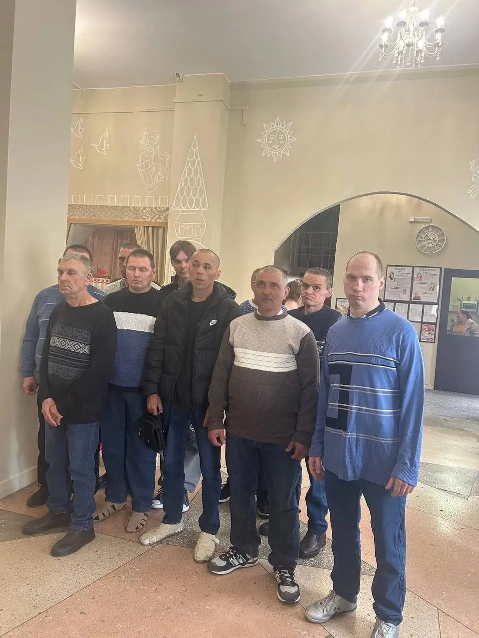 Получатели социальных услуг нашего дома-интерната,посетили Новокузнецкий театр кукол "С...