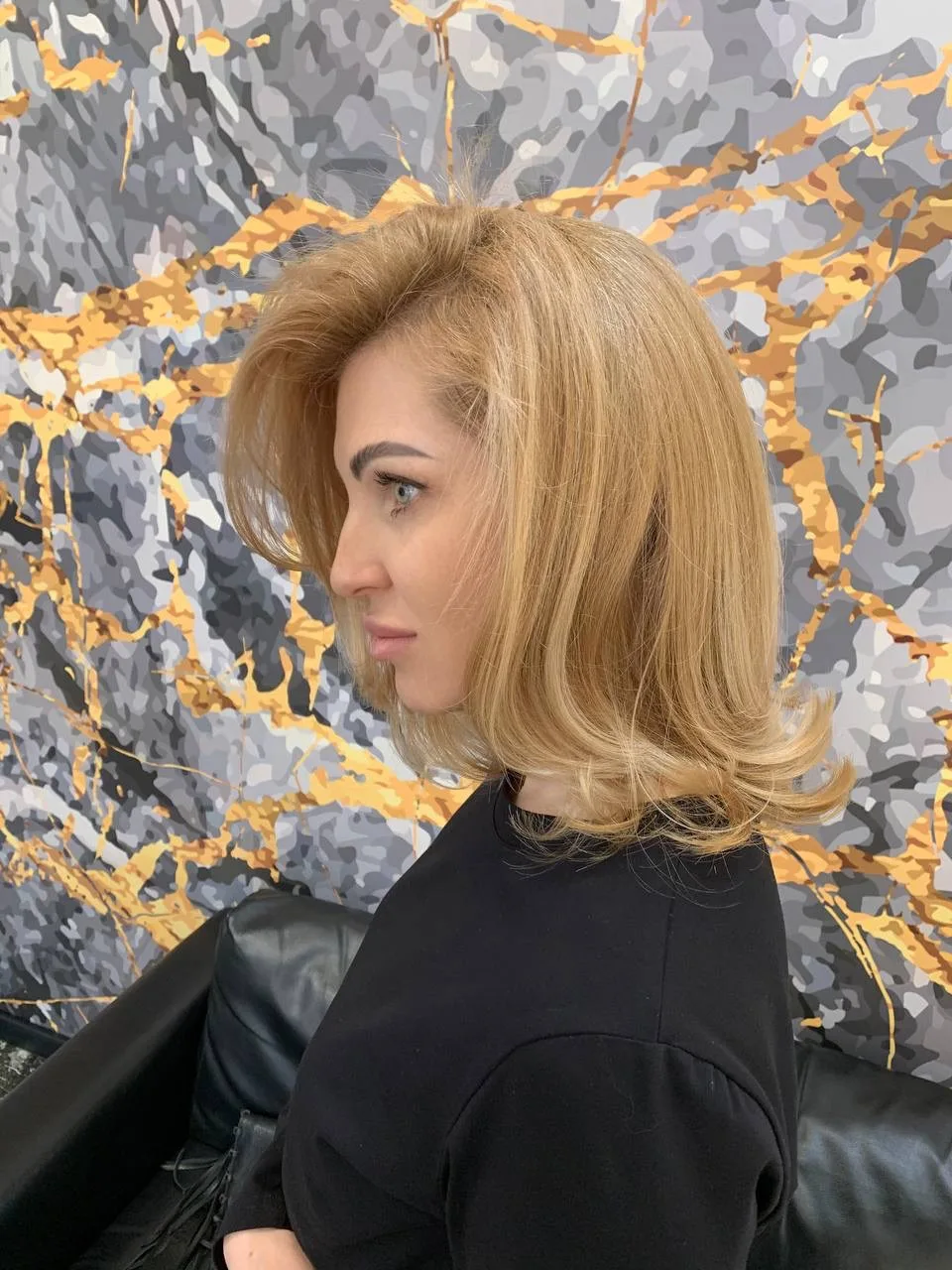 🦋 Почему большинство обожает стрижку  «Бабочка»? Все просто! На смену резким лесенкам ...