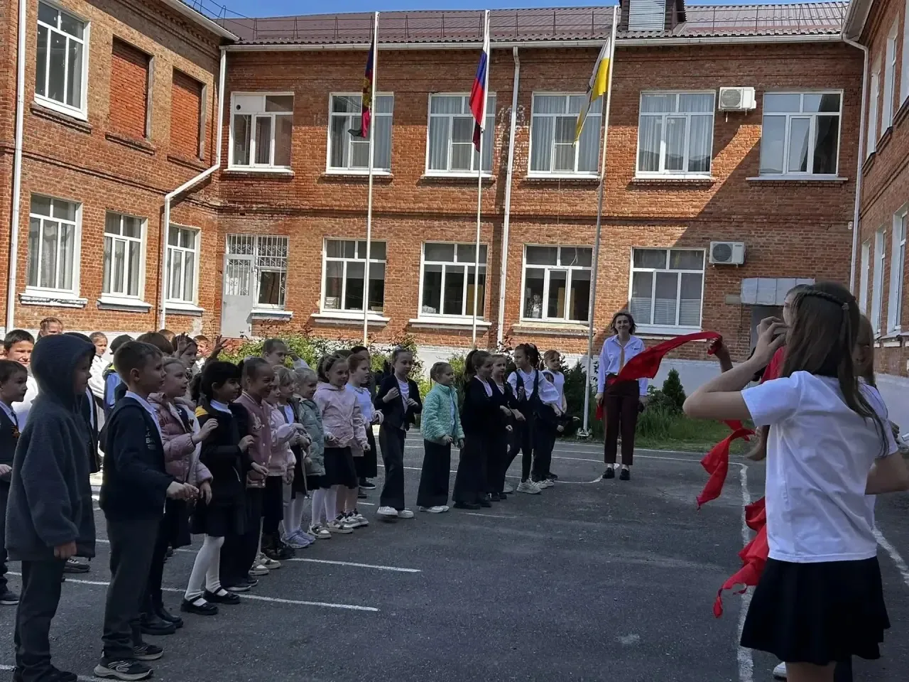 Танцевальные перемены для Орлят России 💃  Активисты нашей школы устроили для младших классов праздни