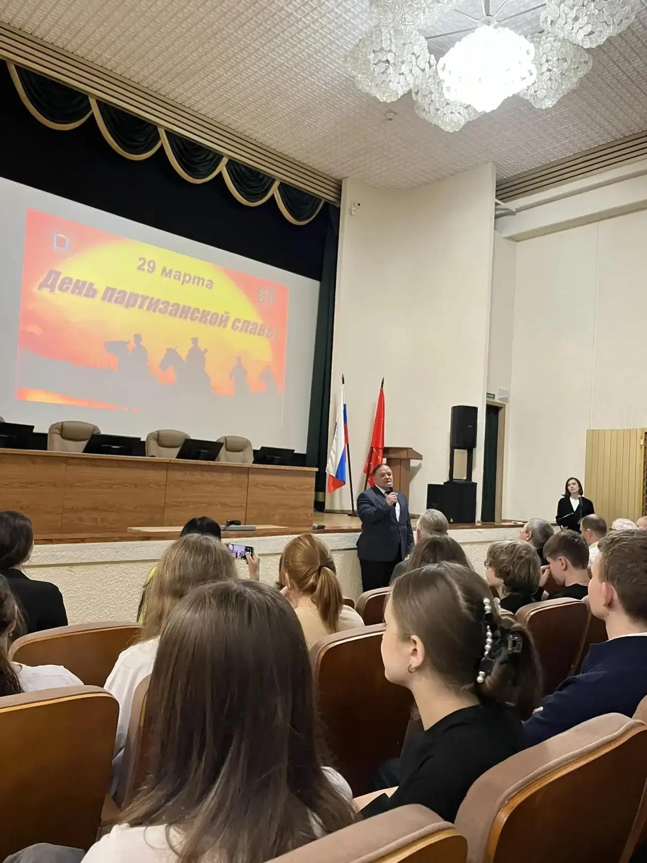 Сегодня обучающиеся 8Б и музейный актив побывали в гостях в Центральном государственном архиве истор