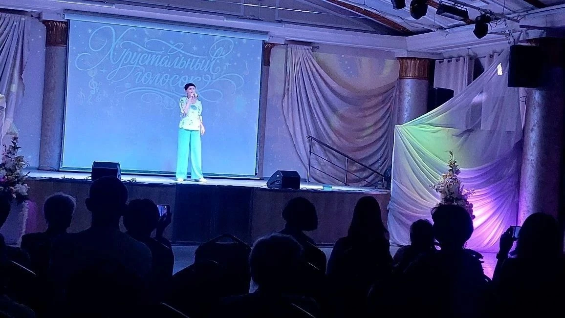 🎤 Вокальный коллектив «Хрустальный голосок» выступил с отчётным концертом в ДК «Металлург»  21 мая в