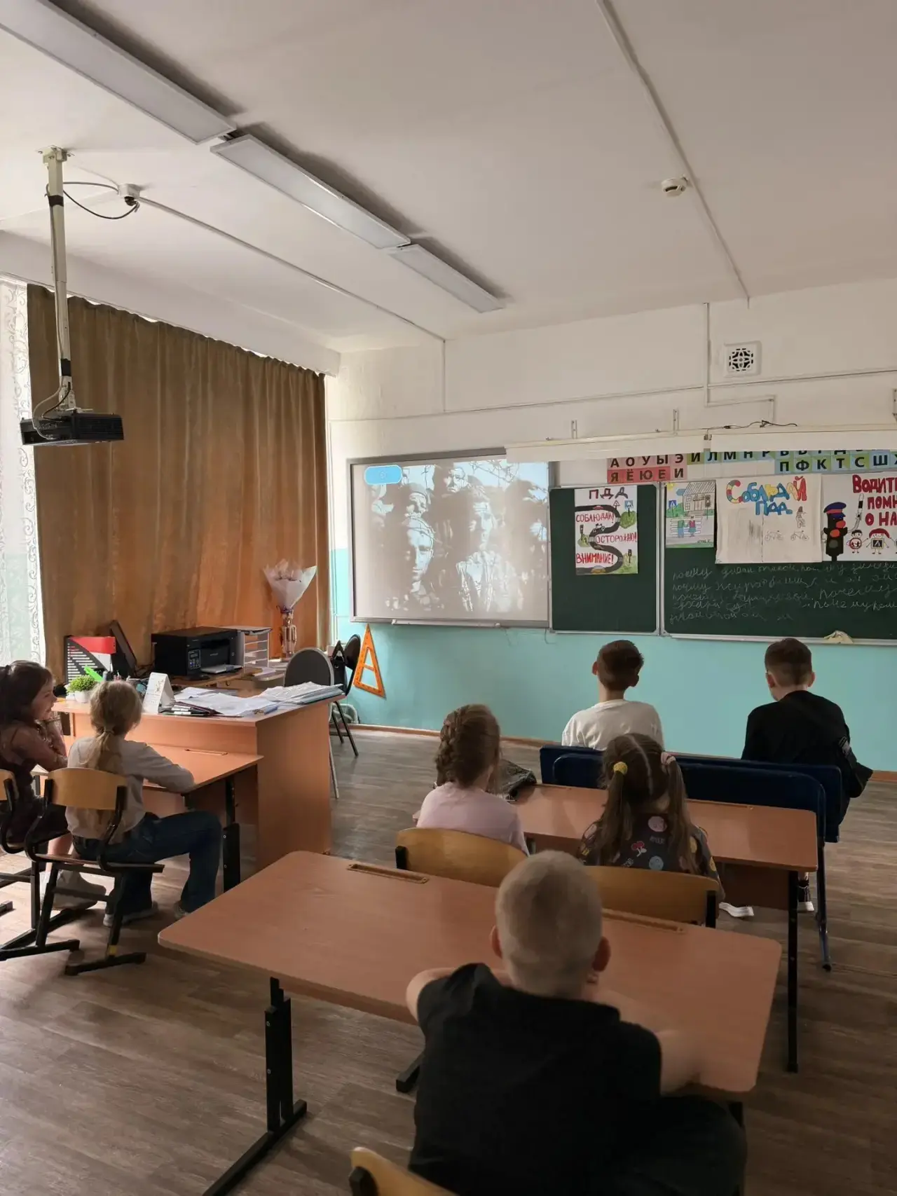 🎬 В лагере «Калейдоскоп» — кинопросмотр с глубоким смыслом!

Сегодня в нашем пришкольном 
лагере «К