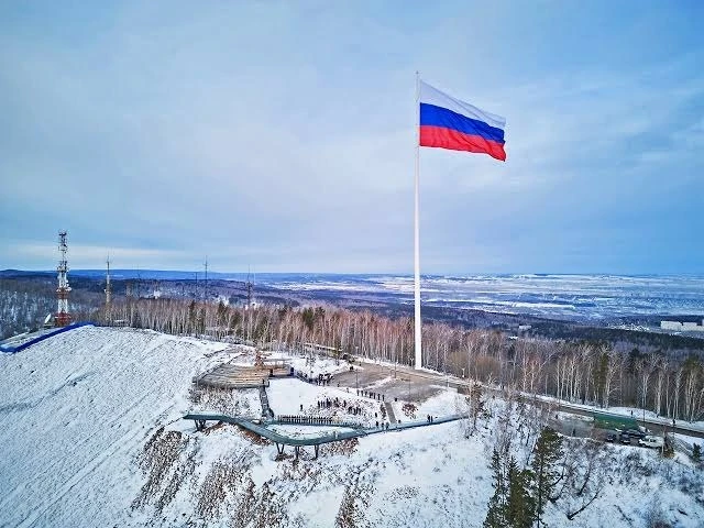 День Государственного флага России отмечается 22 августа.
