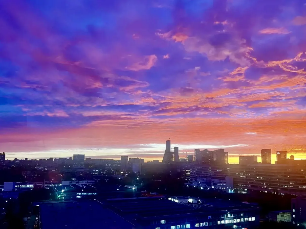 Вчерашний багряный закат, который покорил Черёмушки и всю Москву 🌇