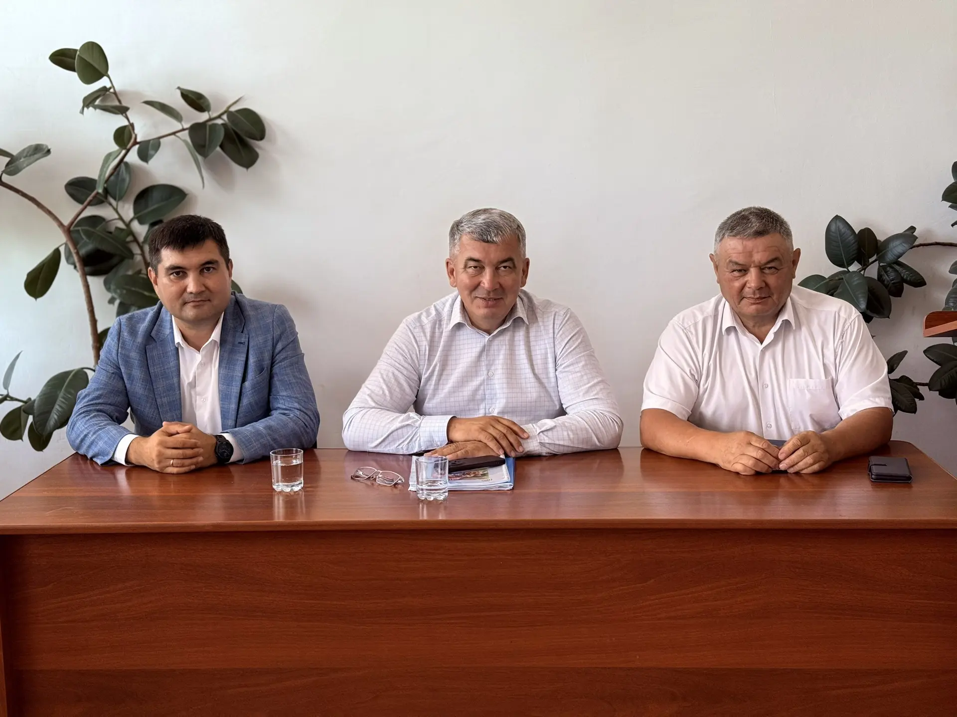Вчера Гафурийскую районную ветеринарную станцию посетили председатель Государственного ...