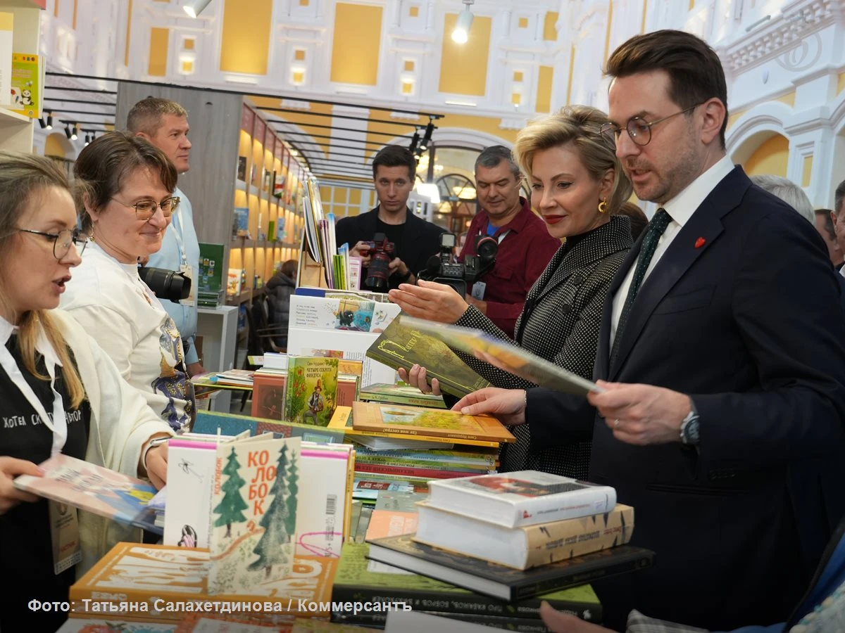 Вторая Нижегородская книжная ярмарка, проходившая со 2 по 4 октября в пассаже Главного ...