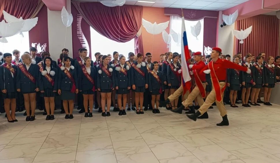Последний звонок   В лицее прошёл торжественный, волнующий праздник «Последний звонок». Осталась поз