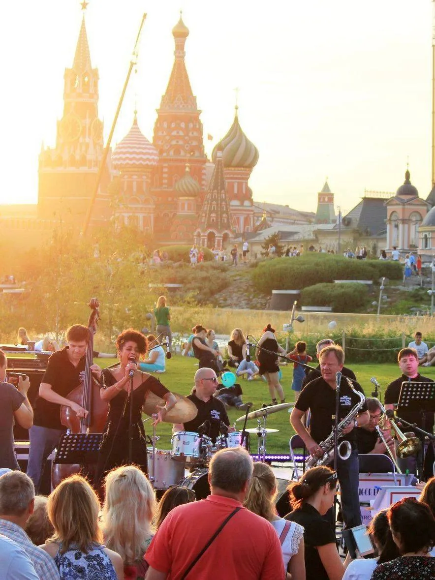 🎷 Московский джазовый фестиваль

🗓 8–14 июня

Более 1000 музыкантов: Игорь Бутман с Московским джа
