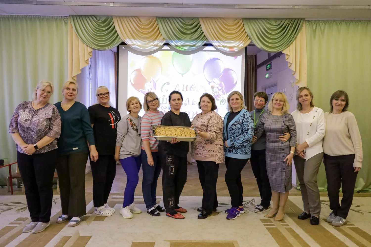 👍Сегодня в ДП «Земля» дети поздравили своих воспитателей с профессиональным праздником