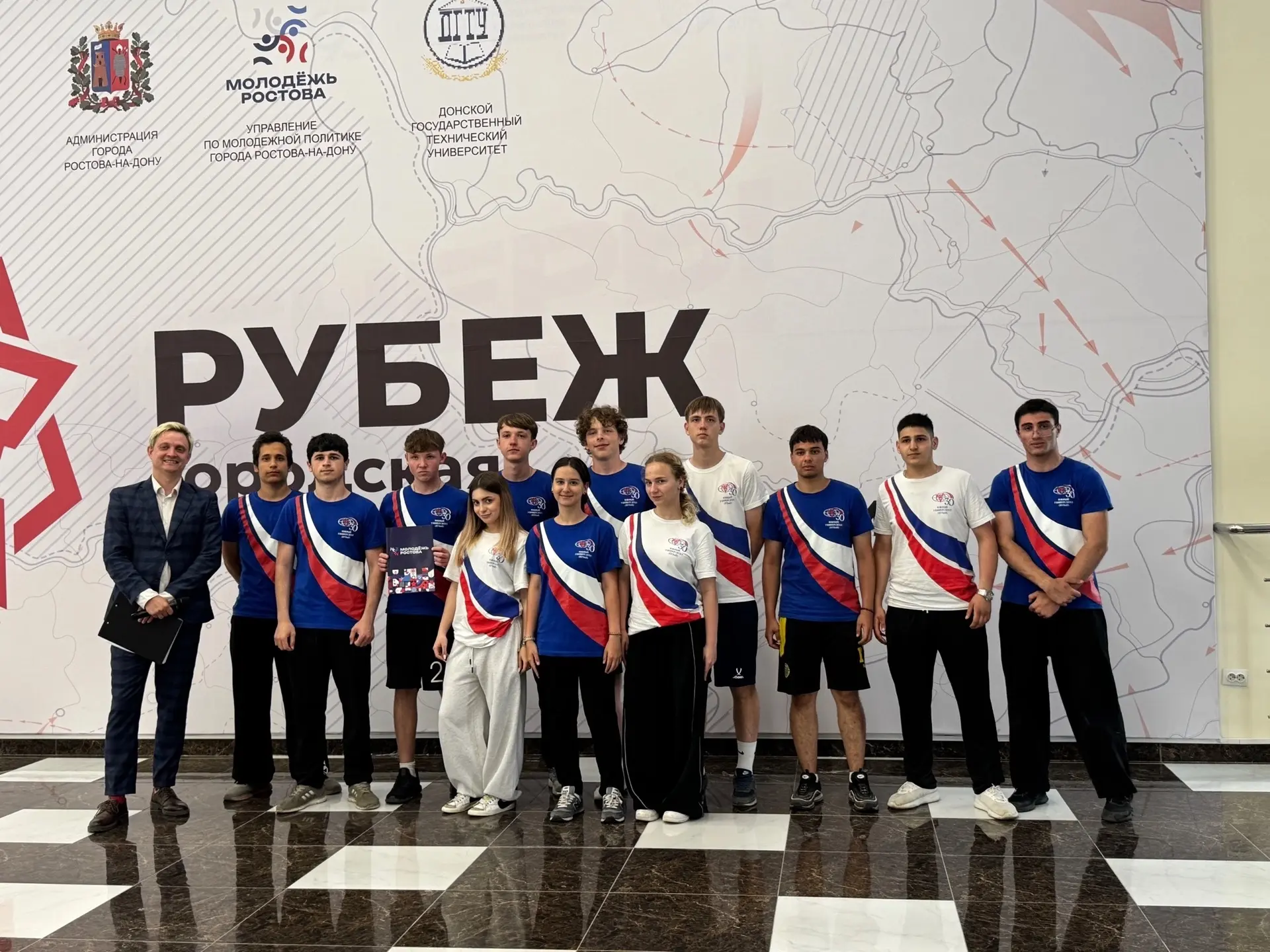 🇷🇺 СИЛА, ВОЛЯ И ГОРДОСТЬ!

👥 Студенты ЮЖНОГО УНИВЕРСИТЕТА (ИУБиП) приняли участие в масштабной го