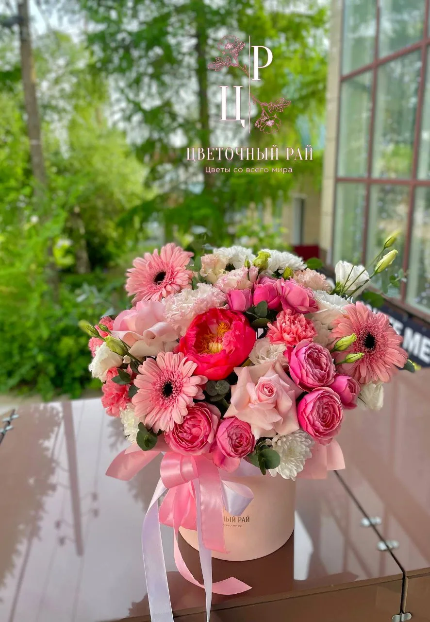У нас начался самый сезон пионов🌸. Эта коробка цветов - как объятие весны. Ждём вас в ...