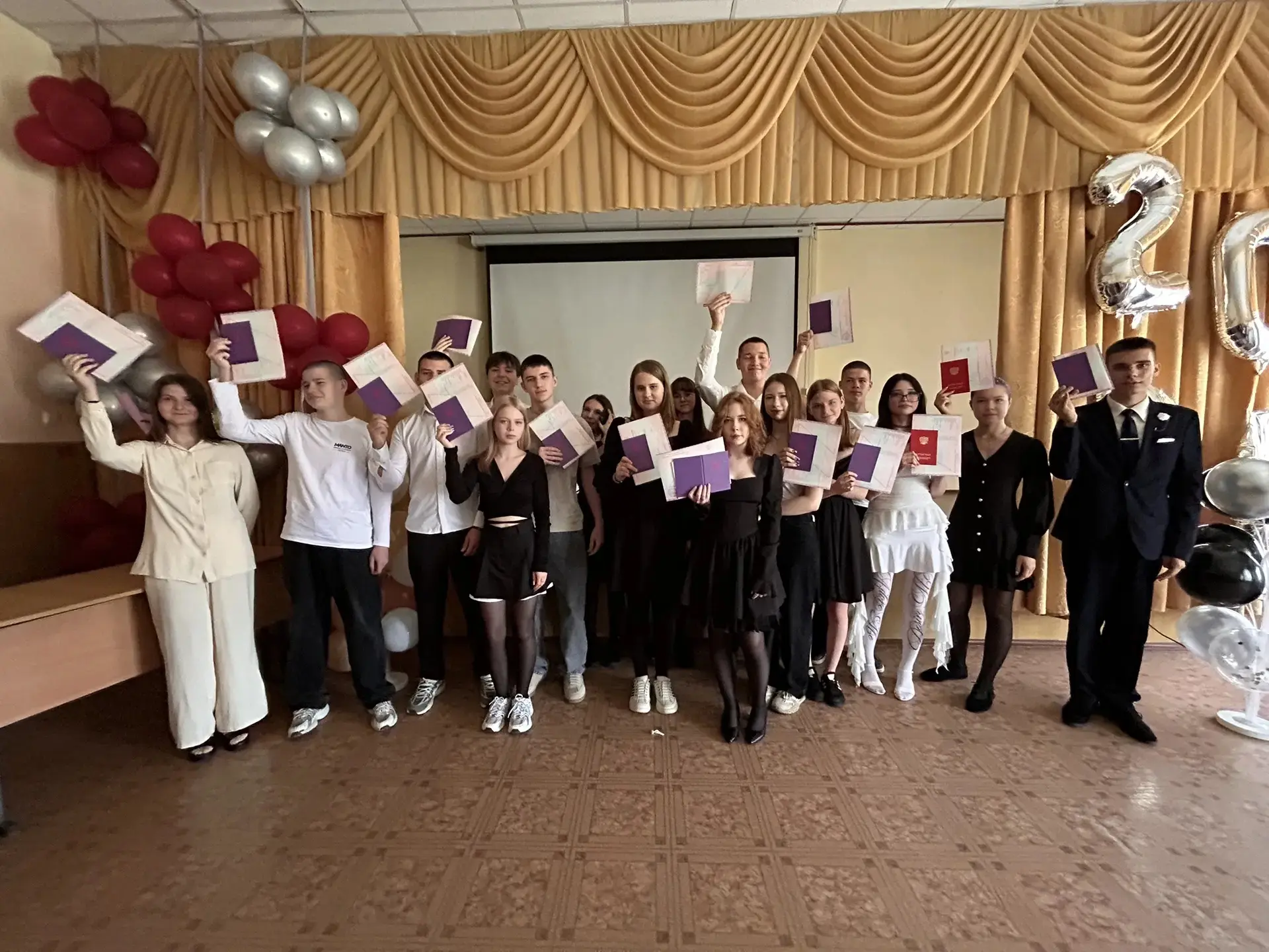 🎉Торжественное вручение аттестатов выпускникам 9 классов🎉

В стенах нашей школы состоялось важное 