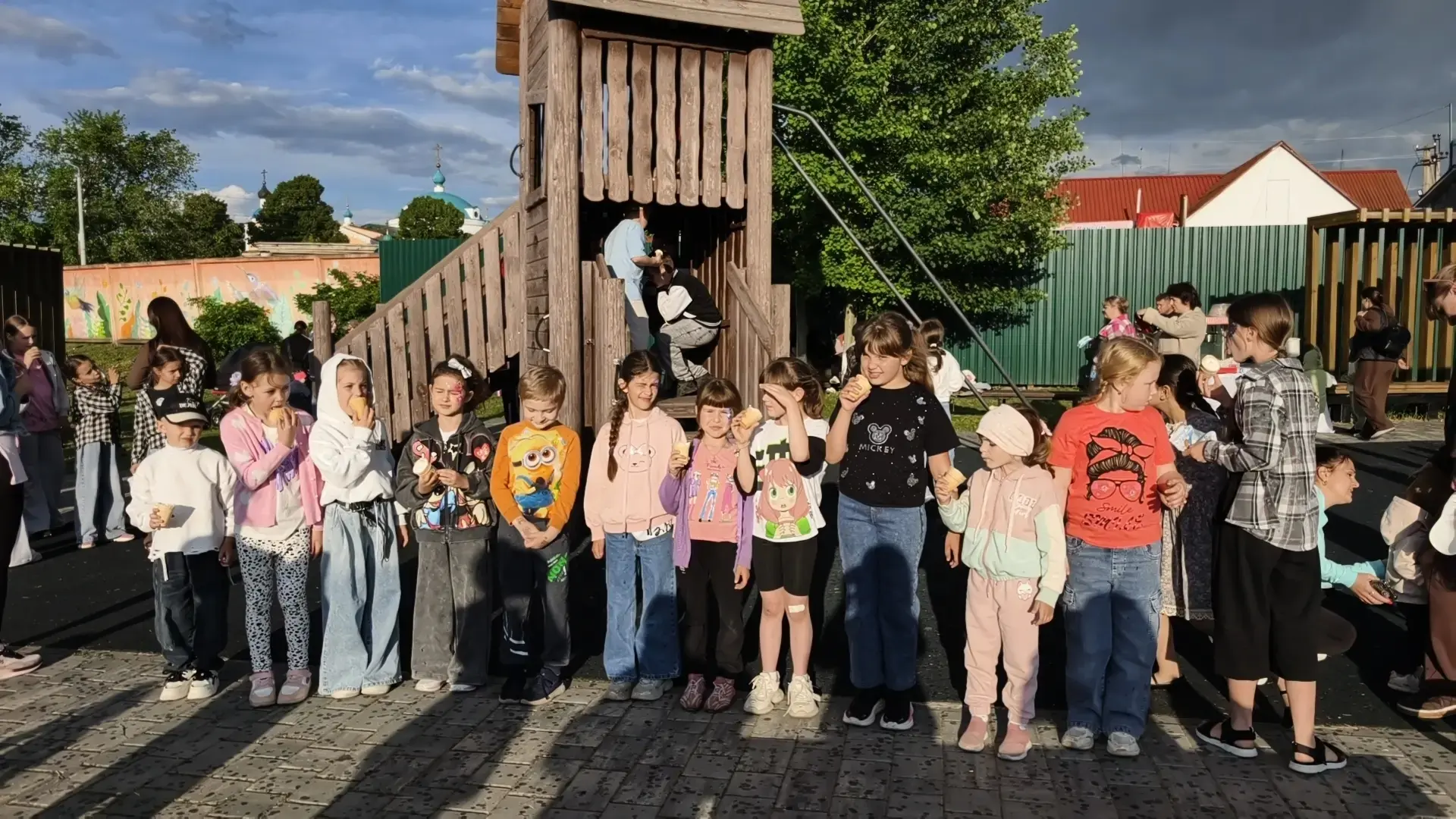 С Днём защиты детей! 🎈 Сегодня торжественно открылась досуговая площадка — настоящий п...
