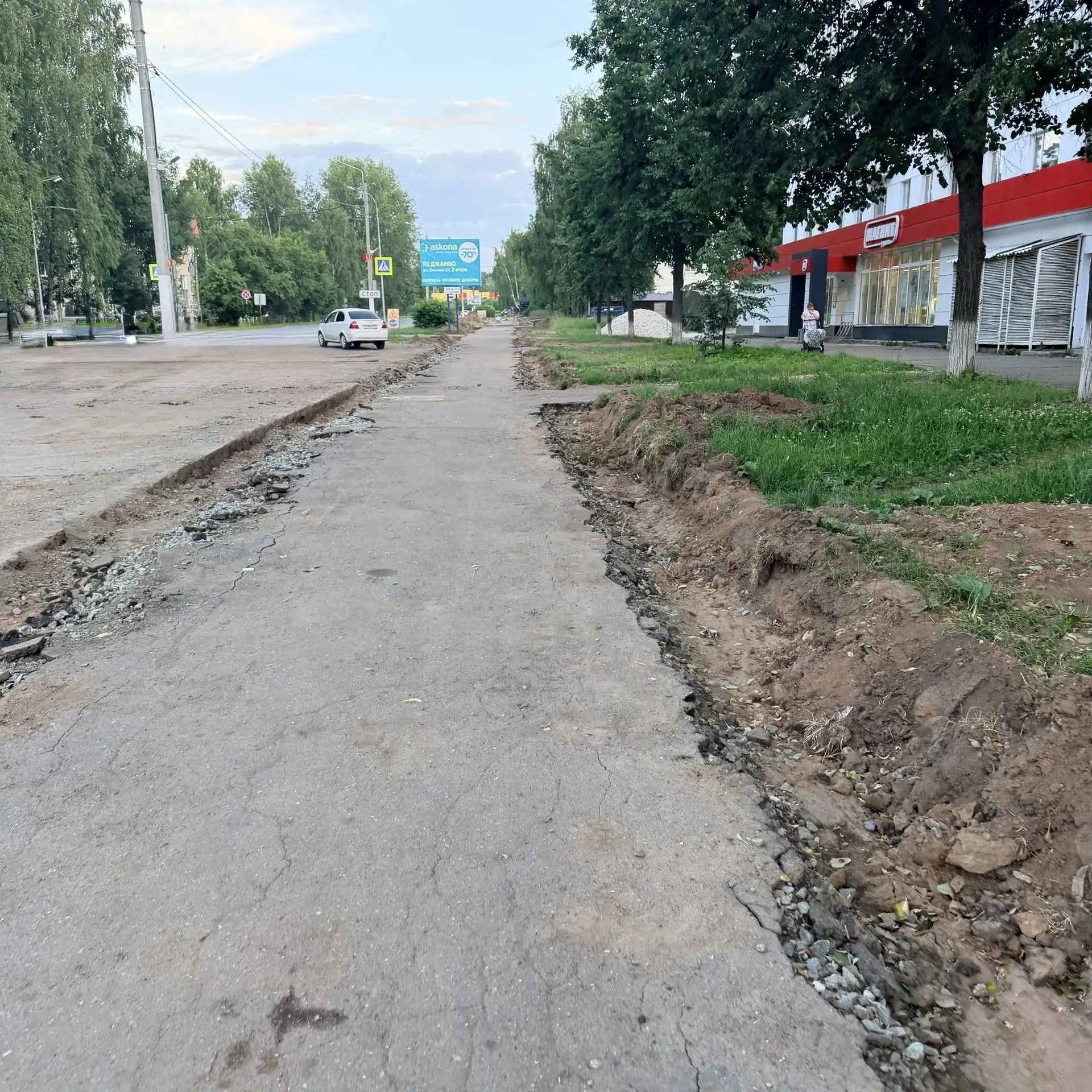 🚧Продолжается благоустройство улицы Ленина. 
 
🙋🏼‍♀️🙋🏻‍♂️В настоящее время реализуется четверты