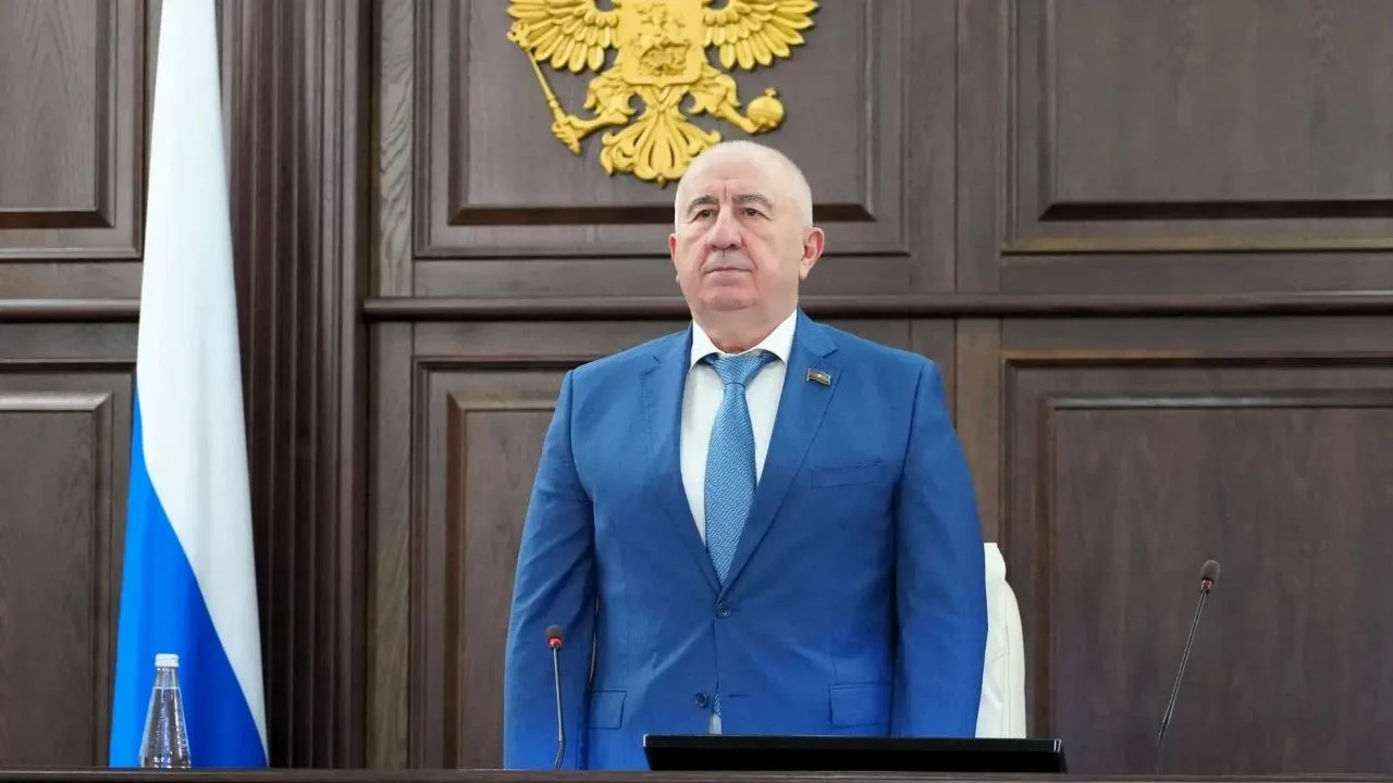 В Народном Собрании КЧР состоялась экстренная 26 сессия VII созыва