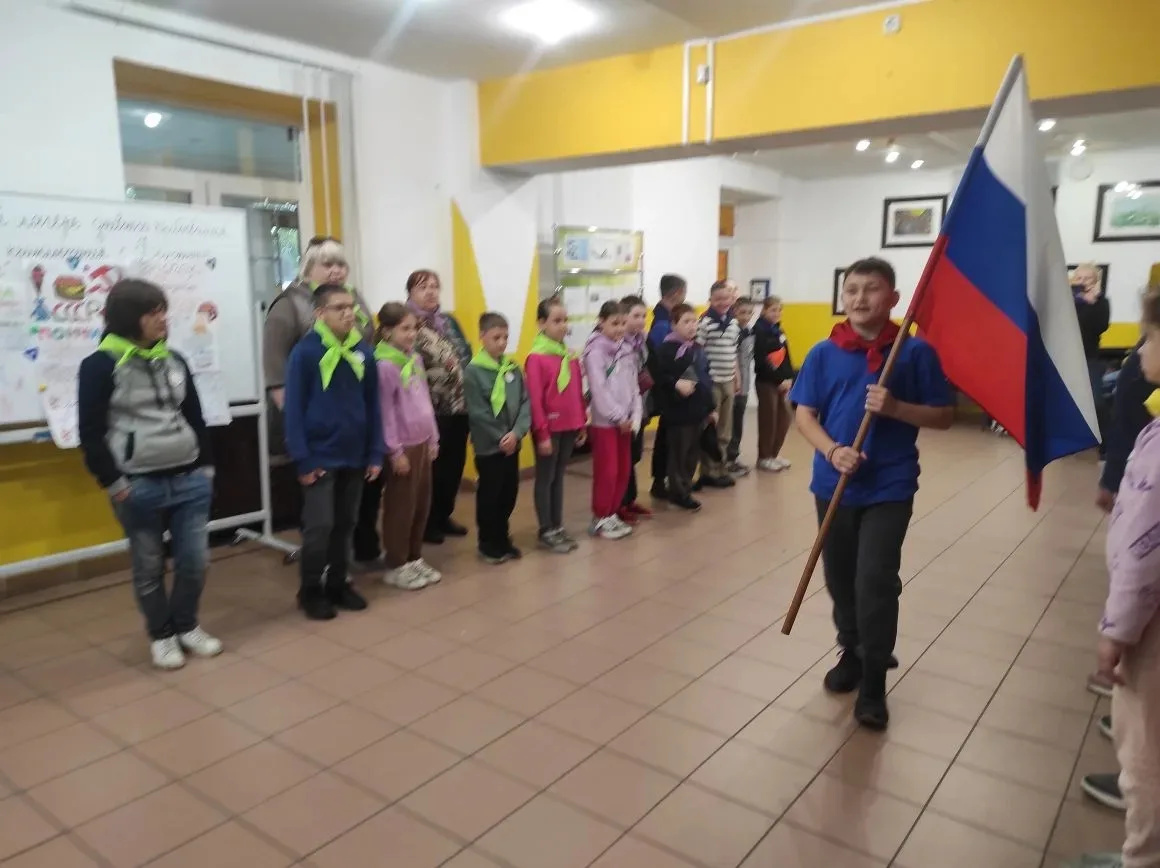 Накануне государственного праздника — Дня России — для воспитанников пришкольного лагеря "Летние при