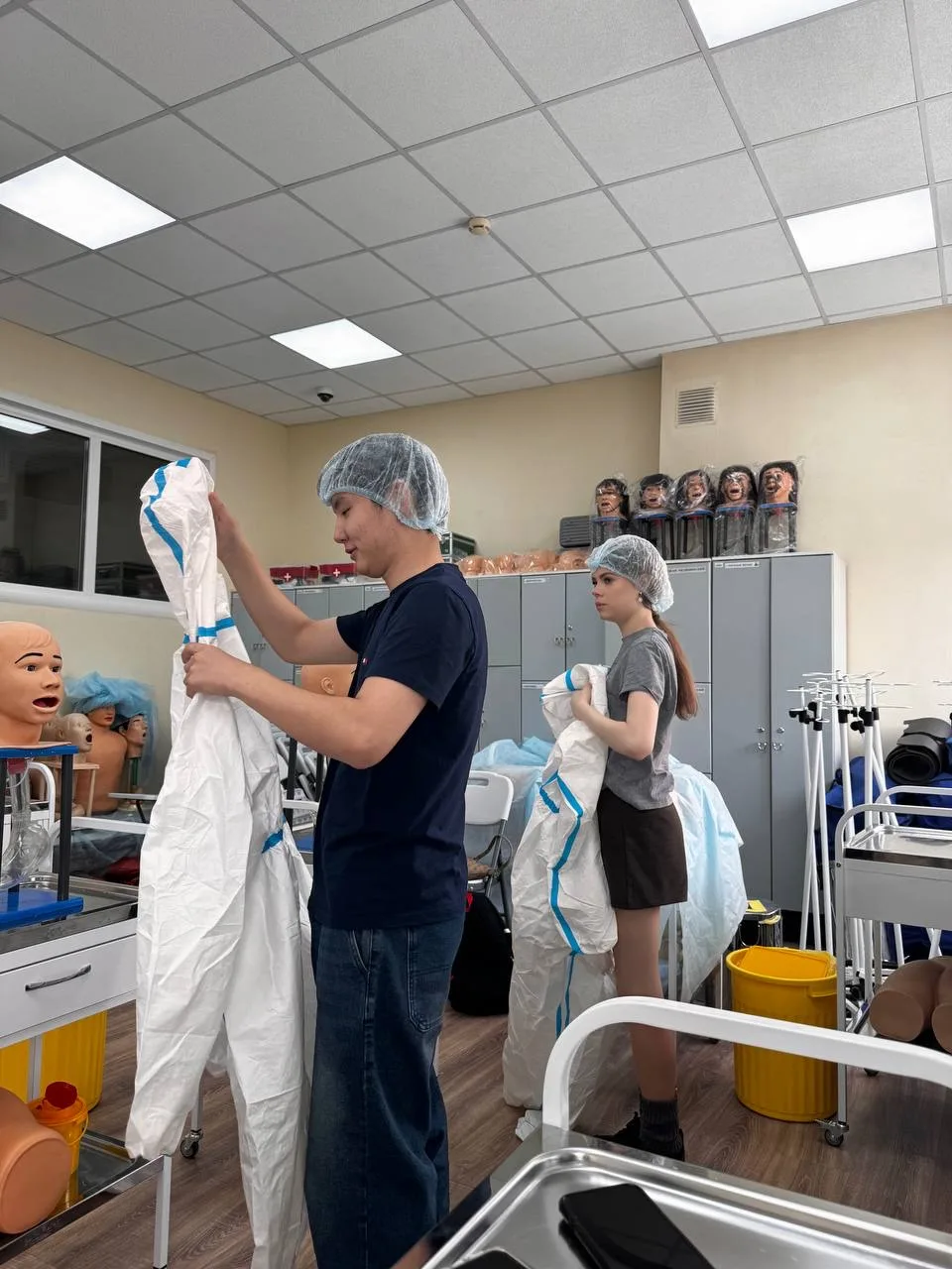 🎓 Ребята из 9Б и 9В классов под руководством социального педагога Анжелики Нуртдиновны Николаевой по