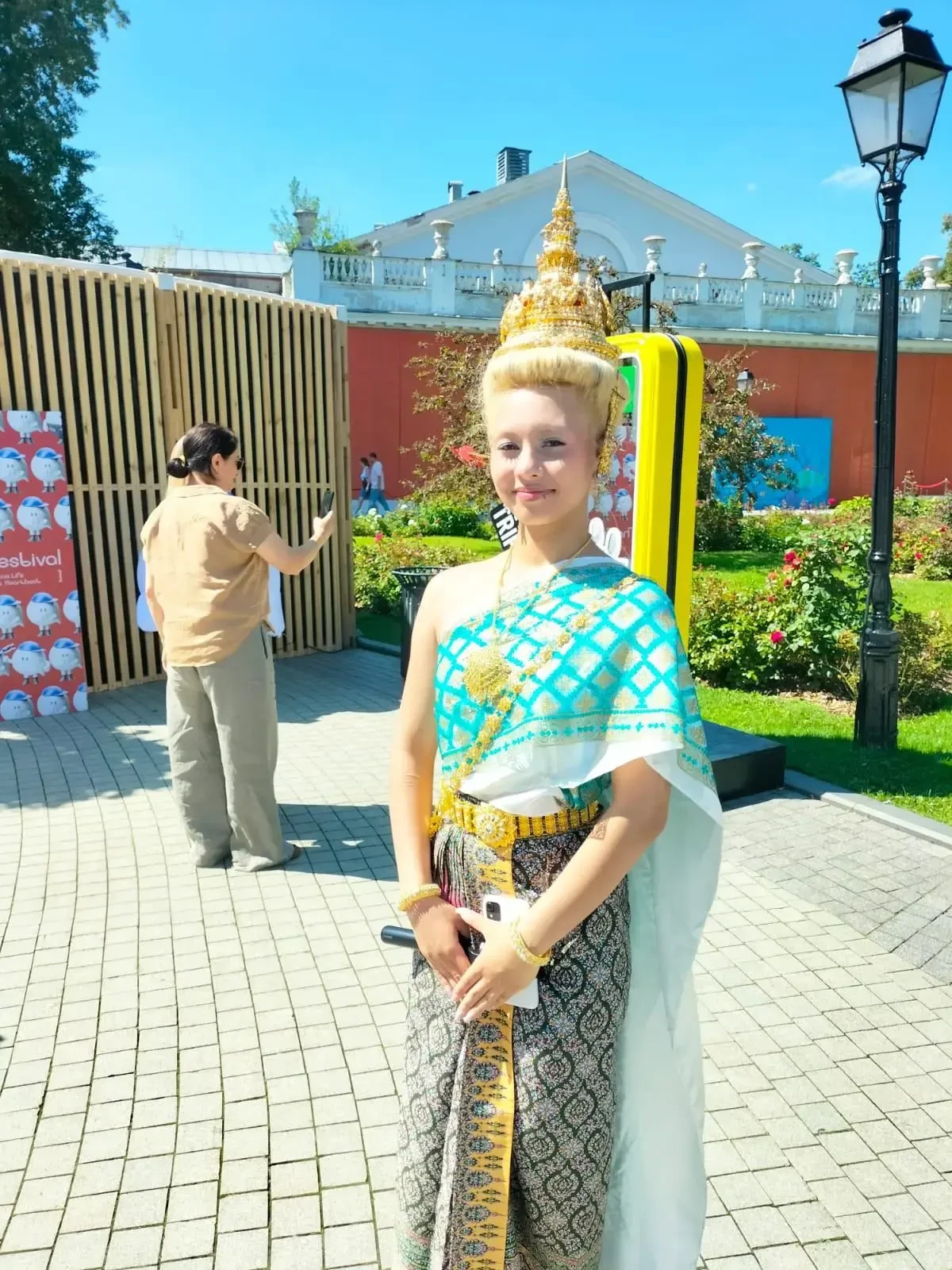 🇹🇭 Погружаемся в магию тайского национального костюма — «Чут Тай»! 😍Дословно это зна...