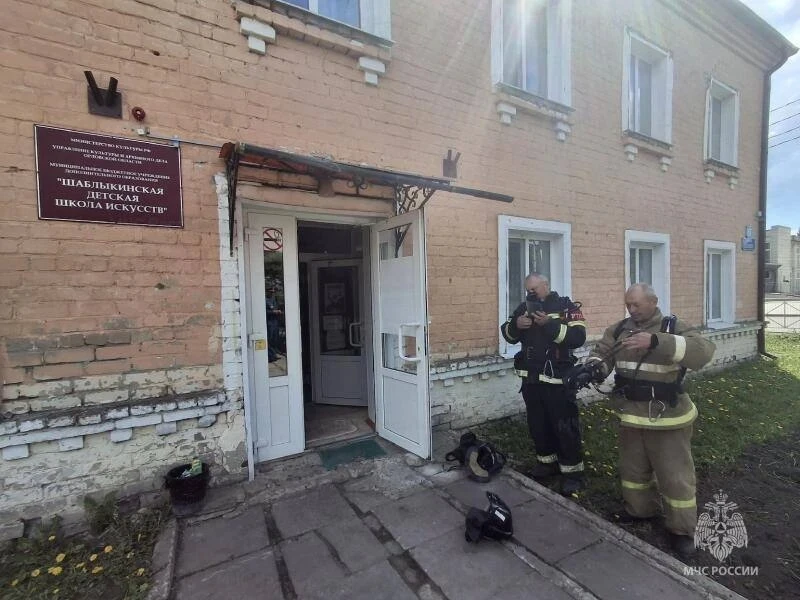 📍В Шаблыкино школа искусств под защитой сотрудников МЧС России   Сотрудники 37 пожарно-спасательной 