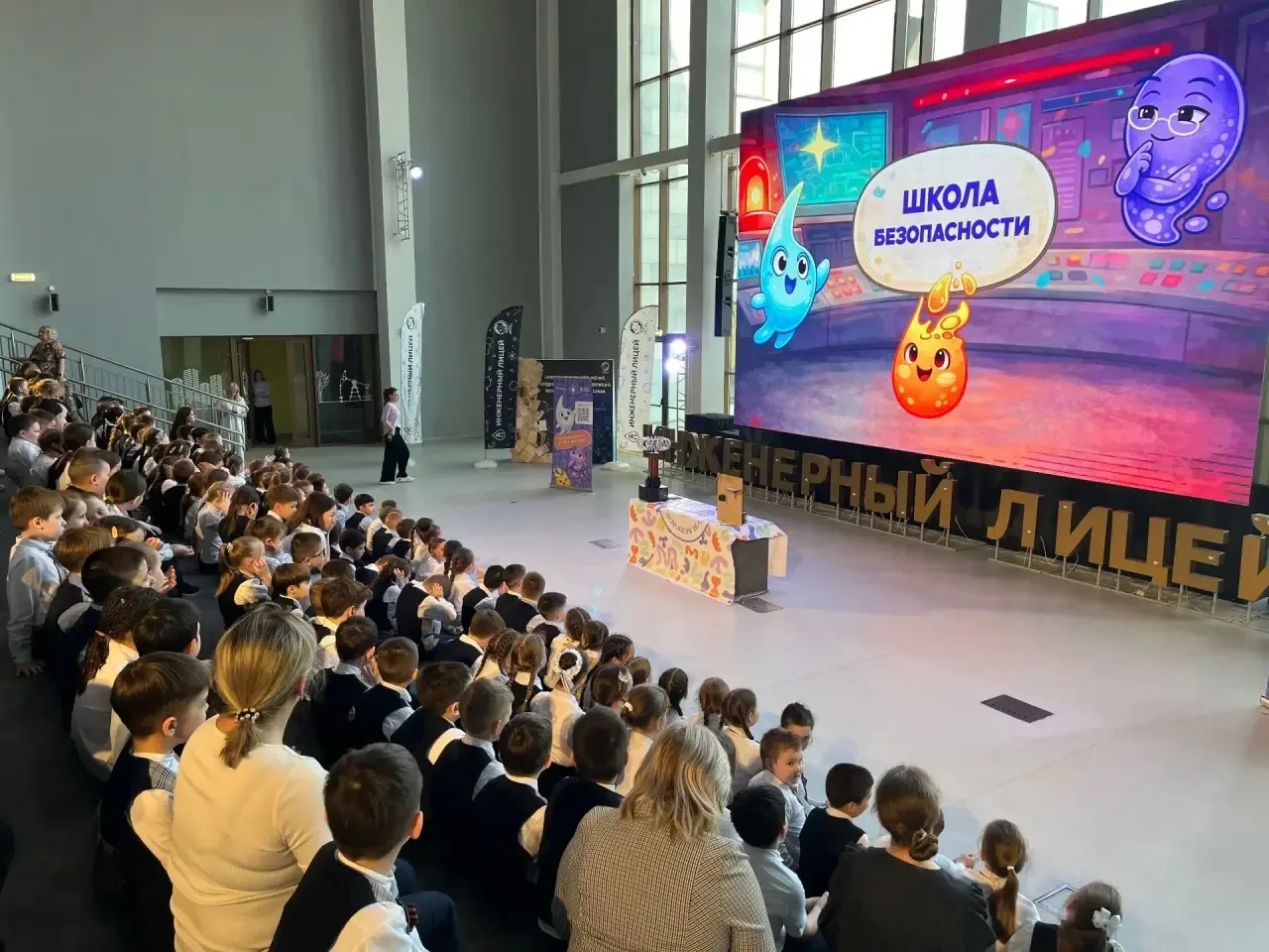 🔥 «Школа безопасности»: физика в действии!  Юные лицеисты не просто повторили правила поведения в бы