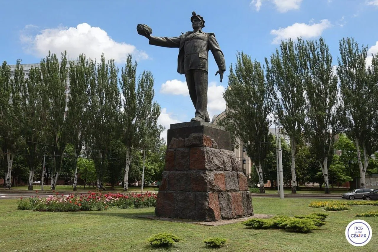 В какой руке уголь?