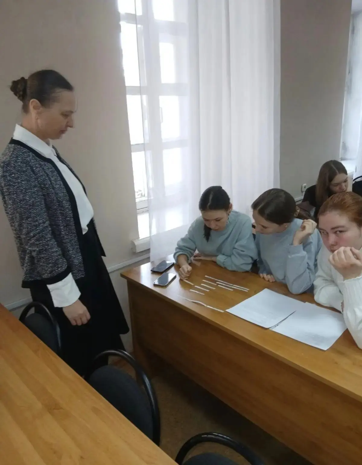 В Педагогическом институте прошло необычное занятие, объединившее опытных школьных учителей, студент