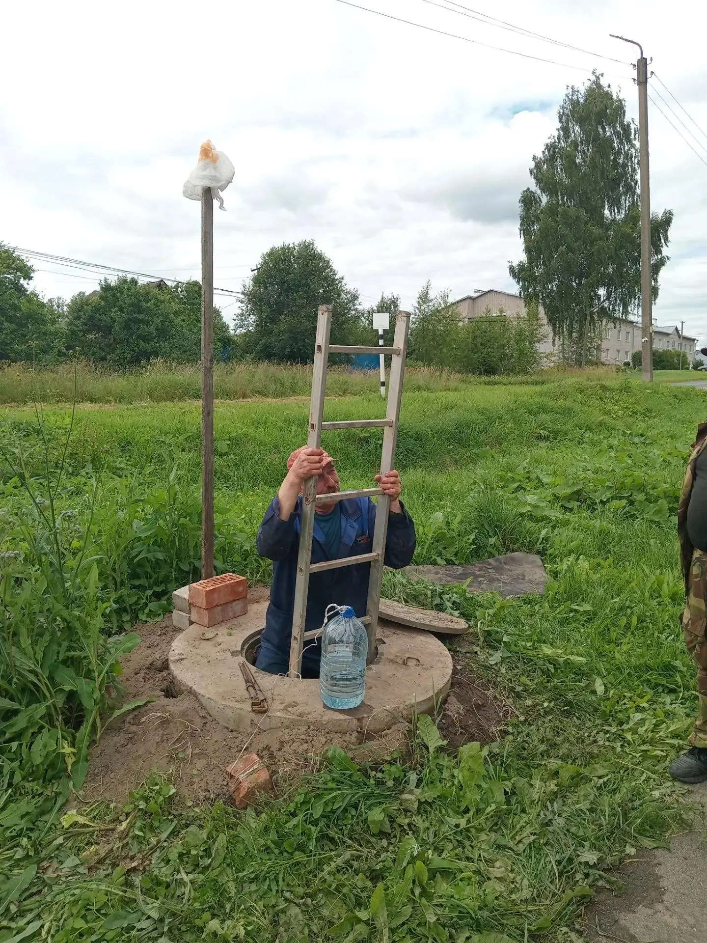 В населенном пункте Подберезье, по адресу Центральная улица, дом 72, бригада ВКУ-3 успешно справилас
