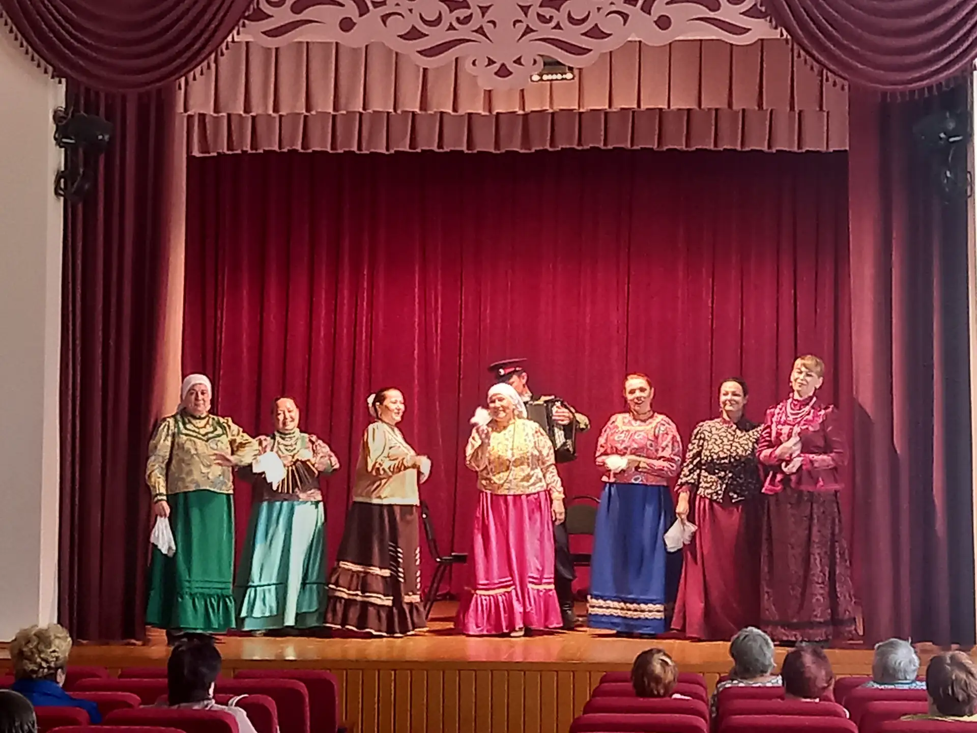 🎼🎤23 мая в Новорогачинском Доме культуры фольклорный казачий ансамбль "Фомин день" по...