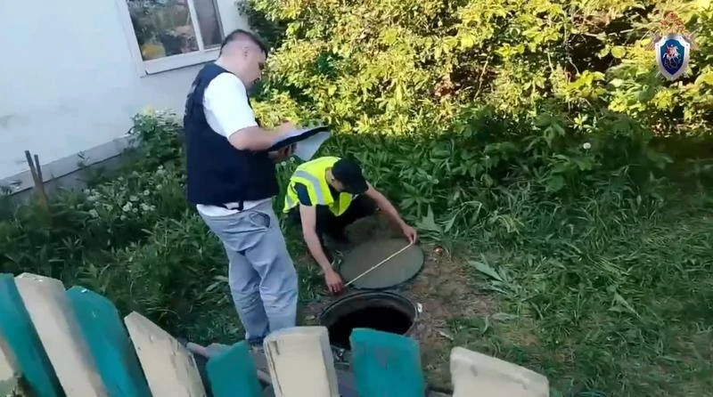 Двухлетний ребенок погиб, упав в септик.

Трагедия произошла 12 июня в посёлке Октябрьский Богучанск