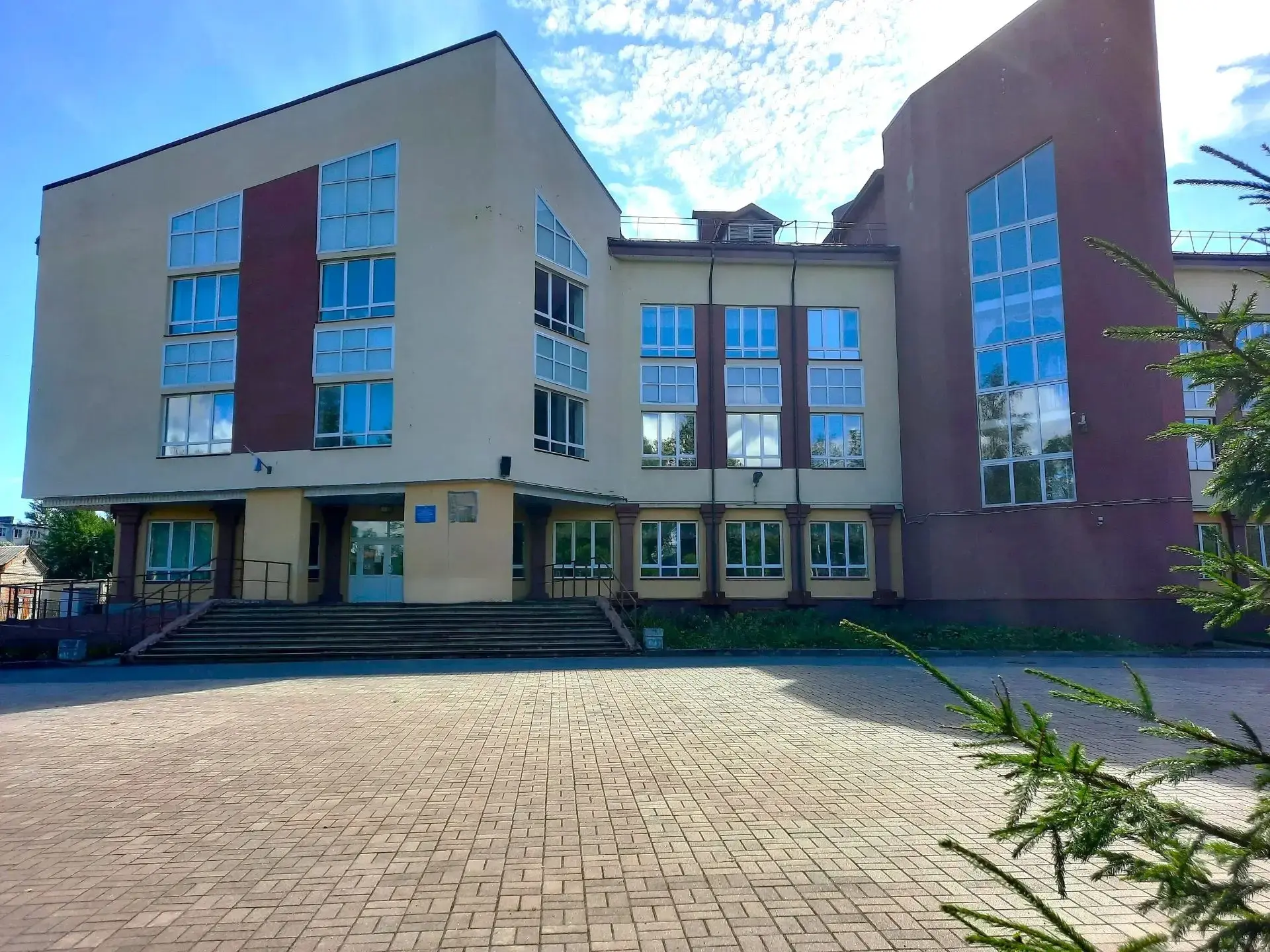 Рощинская школа: главное безопасность и полноценное обучение