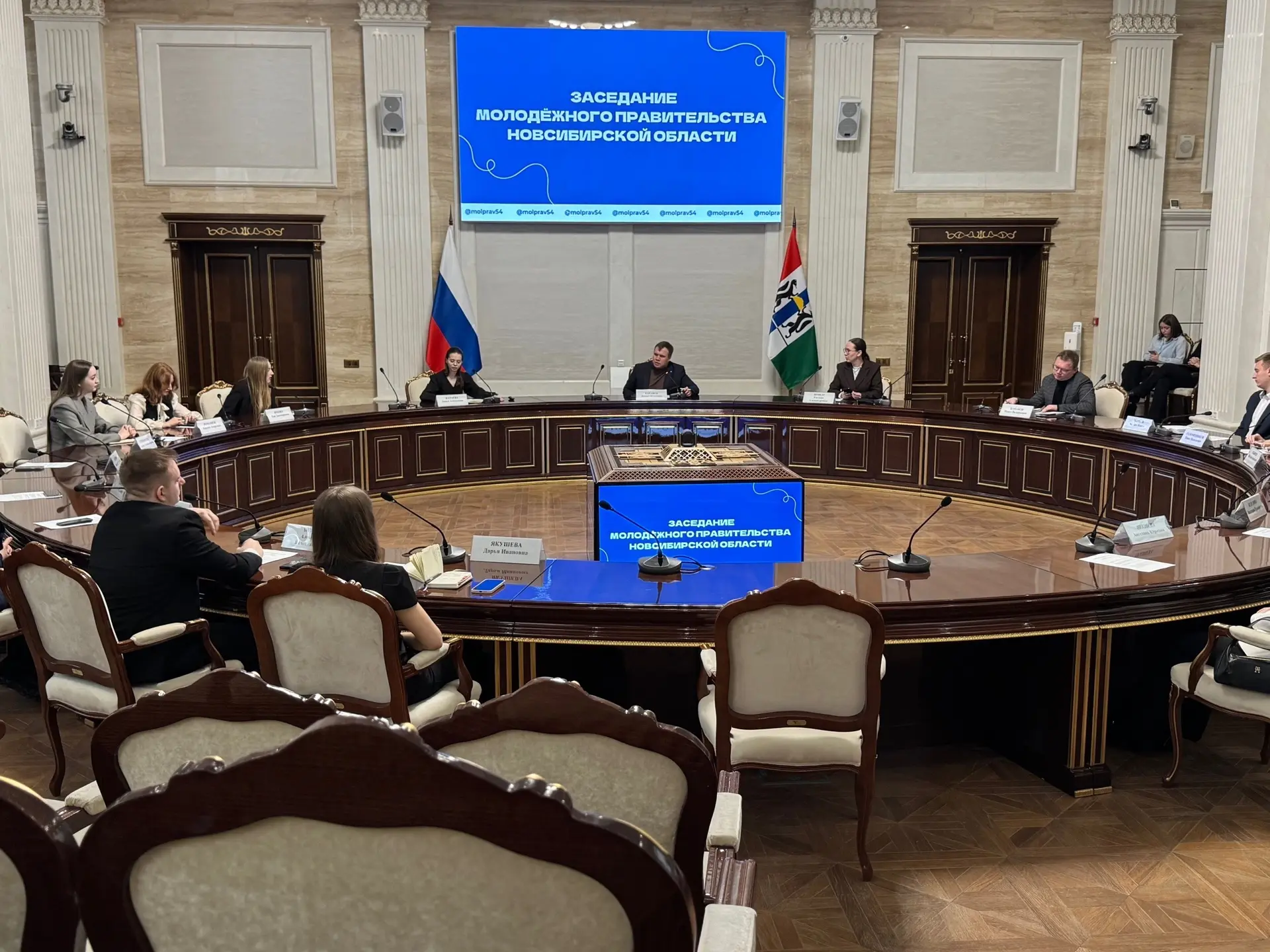 🌟 ГИМНАЗИСТЫ В МОЛОДЁЖНОМ ПРАВИТЕЛЬСТВЕ 🌟    Наша ученица 10 «А» класса Бедулина Виктория приняла уч