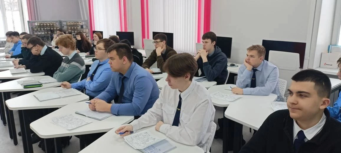 🎶 «Песни, опалённые войной»: важный разговор в Байкало-Амурском институте железнодорожного транспорт