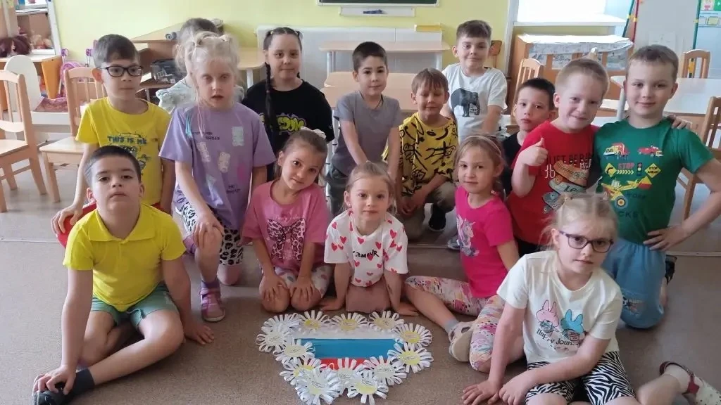 Ко Дню России в наших группах прошли особенные занятия! 🤗

Наши замечательные воспитатели познакоми
